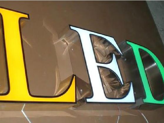 宜丰介绍LED招牌的基础知识。